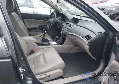 2011 Honda Accord Lxp z USA, uszkodzony, nr VIN 1HGCP2F40BA017734